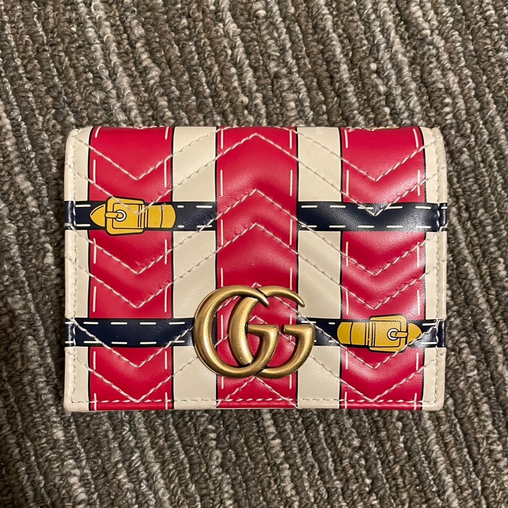 ✖️ SOLD ✖️Authentic Gucci Marmont limited edition card holder